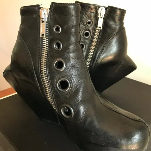 Rick Owens 'Spike' bootie with grommets - Picture 8 of 16